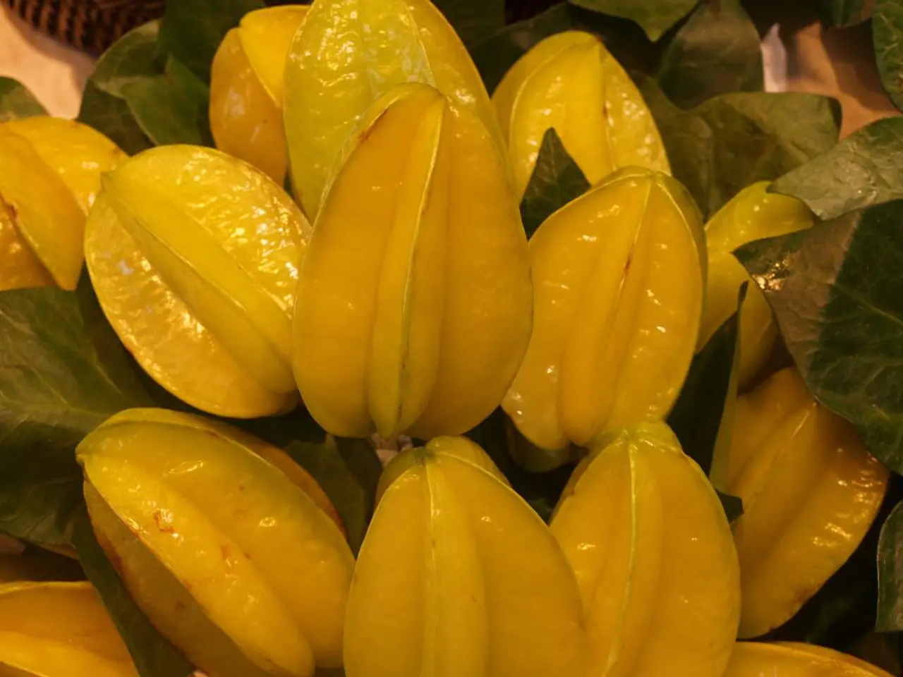 Star Fruit Benefits, Nutritional Composition, and Delicious Consumption Tips