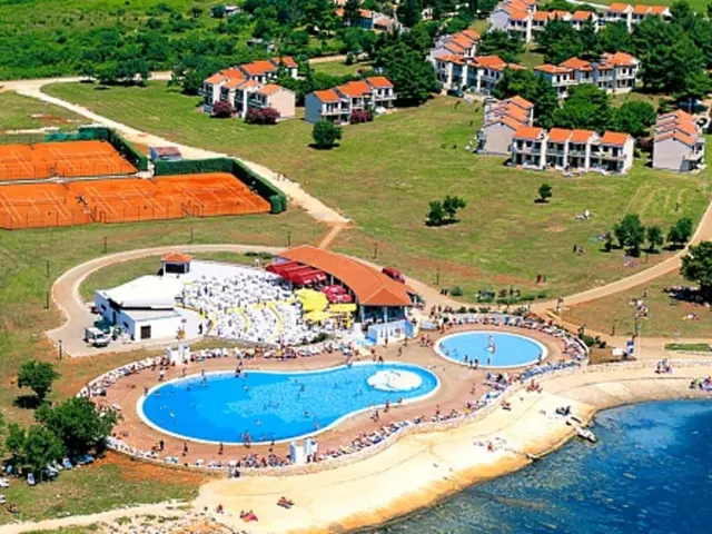 Picturesque Road Journeys for Leisurely Travelers: 20 Recommended Routes