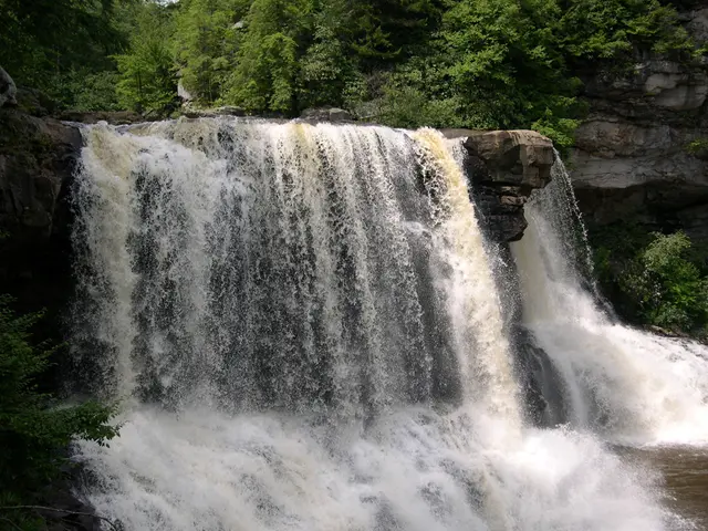 Explores: Lindblad Expeditions takes you to Multnomah Falls, Oregon.